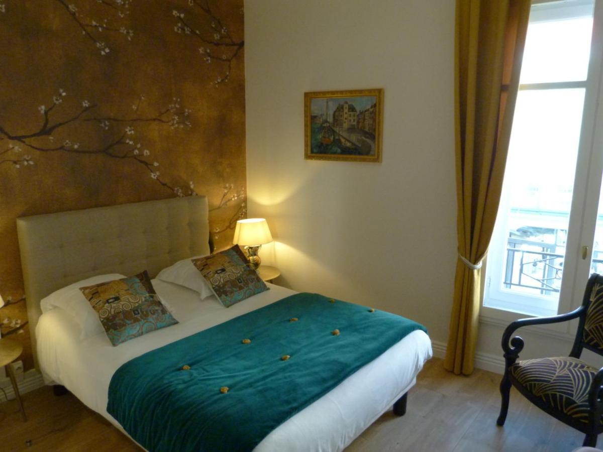 Hotel Le Bretagne วานส์ ภายนอก รูปภาพ