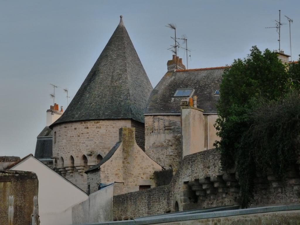 Hotel Le Bretagne วานส์ ภายนอก รูปภาพ